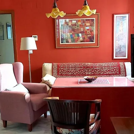 Junto A La Calle Betis: El Corazon De Triana Apartment Seville